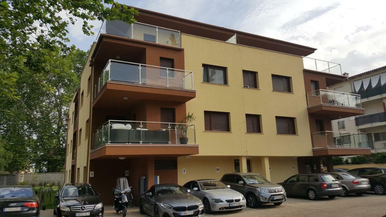 Balaton&Center Wellness Apartman Siófok Eksteriør billede