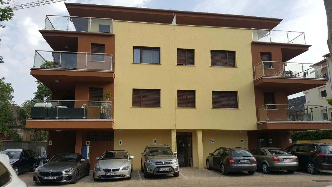 Balaton&Center Wellness Apartman Siófok Eksteriør billede